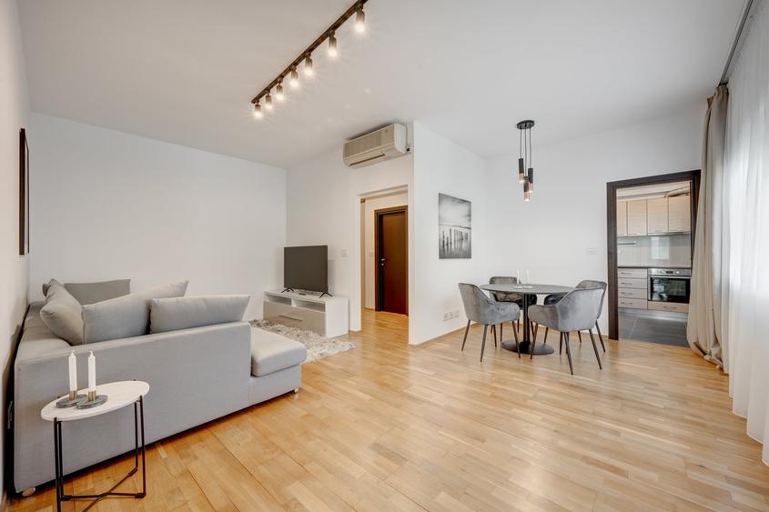 Apartament cu 3 camere decomandat în Băneasa
