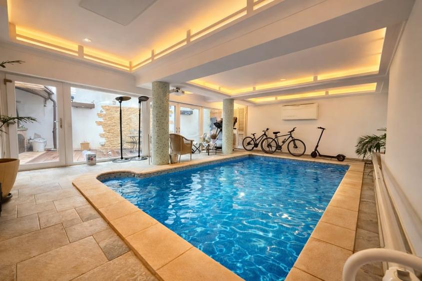 Casă individuală cu 10 camere cu Piscina în Unirii