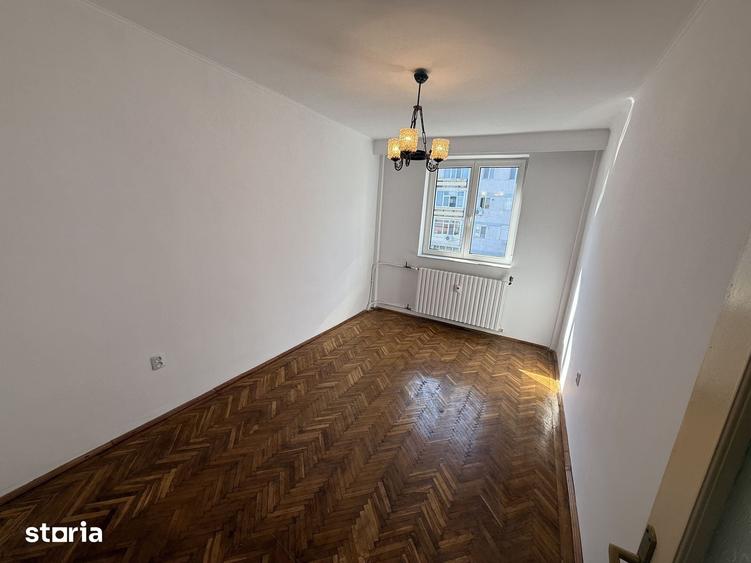 Apartament cu 4 camere decomandat în Ultracentral