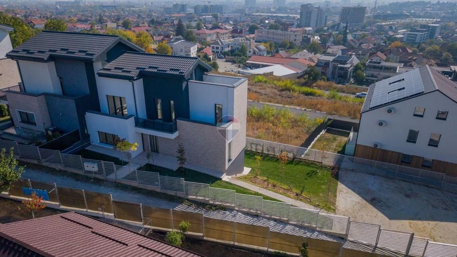 Casă cu 5 camere cu Teren 492 Mp în Dâmbul Rotund