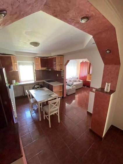 Apartament cu 3 camere decomandat în Exterior Vest
