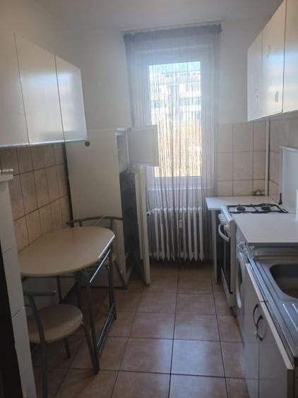 Apartament cu 2 camere semidecomandat, mobilat în Berceni