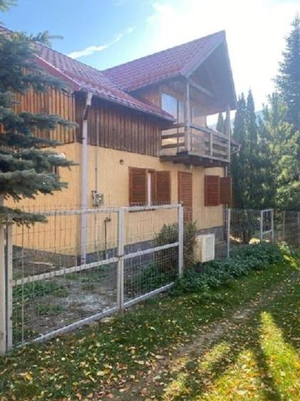 Casă individuală cu 4 camere cu Canalizare în Posada