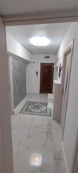 Apartament cu 3 camere decomandat, mobilat în Dacia