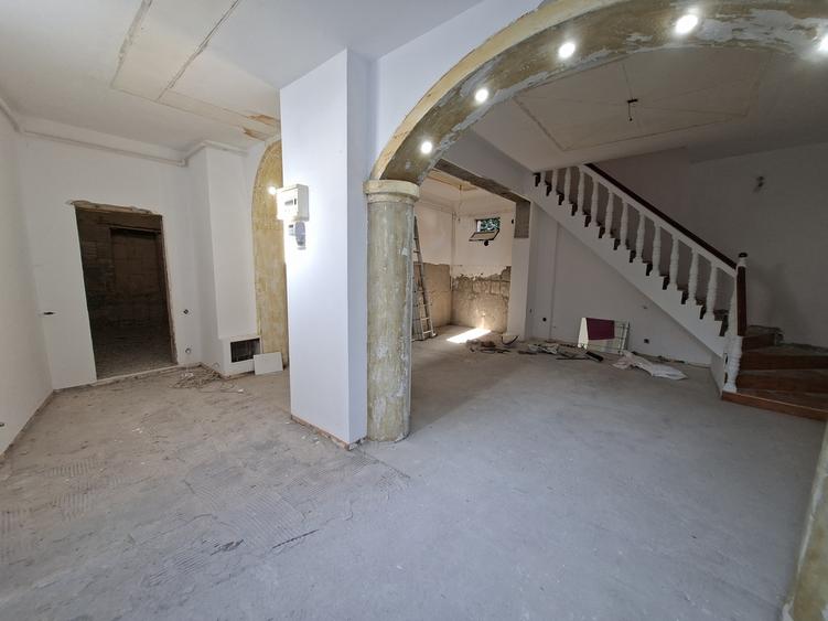 Casă cu 4 camere cu Teren 145 Mp în Unirii