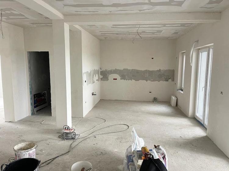Apartament cu 3 camere decomandat în Torontalului