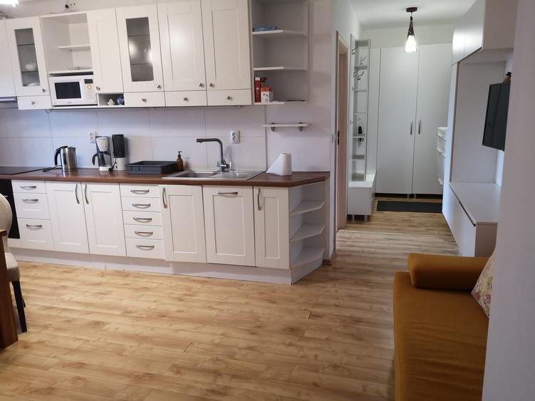 Apartament cu 3 camere decomandat în Florești