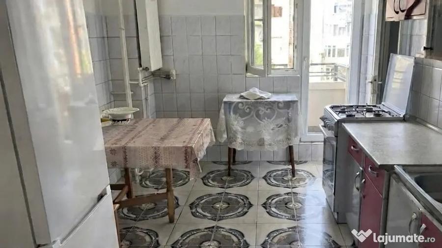 Apartament cu 3 camere decomandat în Unirii