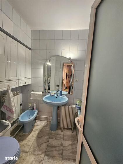 Apartament cu 4 camere decomandat în Hala Centrală