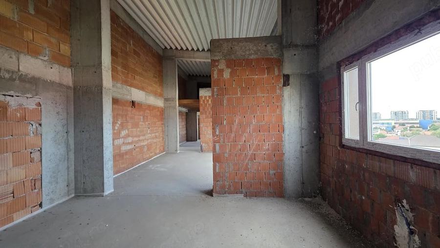 Apartament cu 6 camere decomandat în Banu Mărăcine