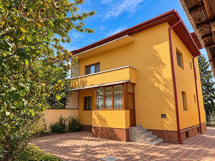 Duplex cu 5 camere cu Canalizare în Central