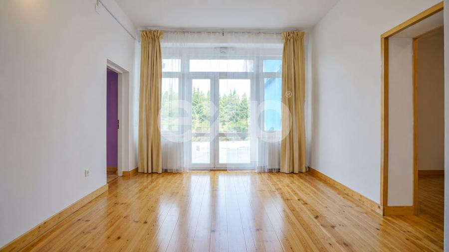 Casă individuală cu 9 camere cu Teren 1766 Mp în Poiana Brașov