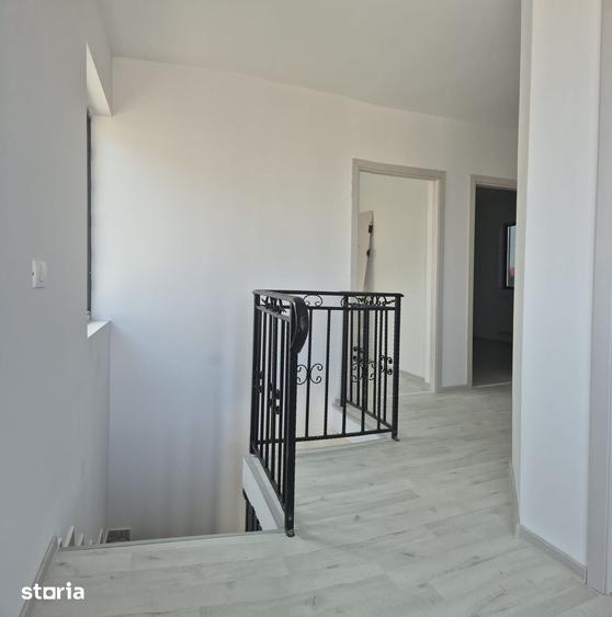 Casă cu 5 camere cu Teren 200 Mp în Lumina