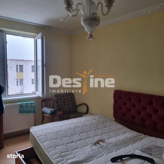 Apartament cu 2 camere decomandat, mobilat în Centrul Vechi