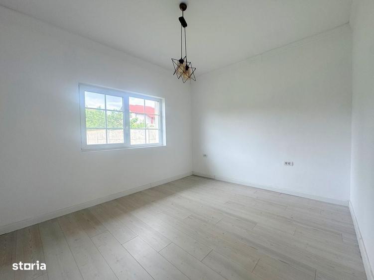 Casă cu 4 camere în Dumbrăvița
