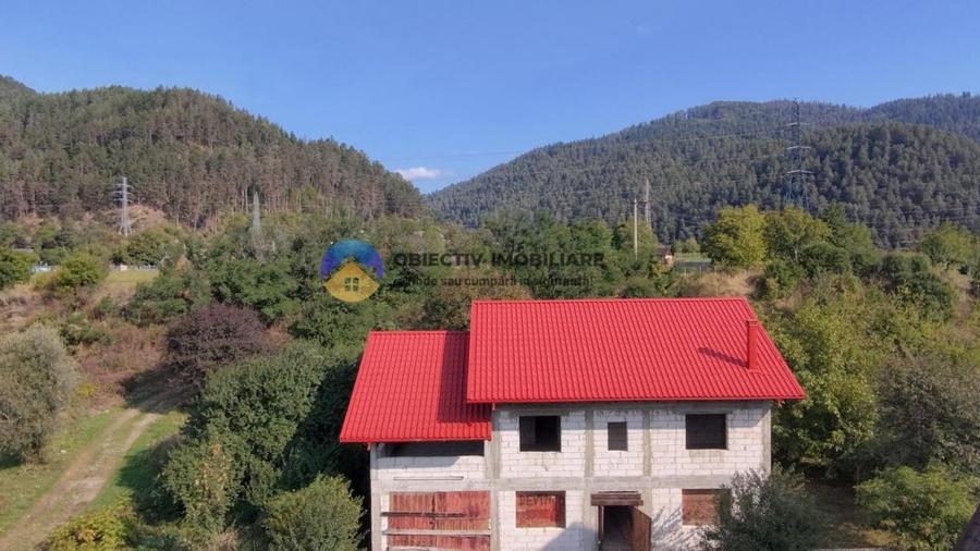Casă individuală cu 5 camere cu Teren 1688 Mp în Pângărăcior