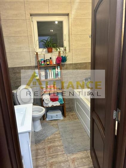 Duplex cu 4 camere cu Canalizare în Central