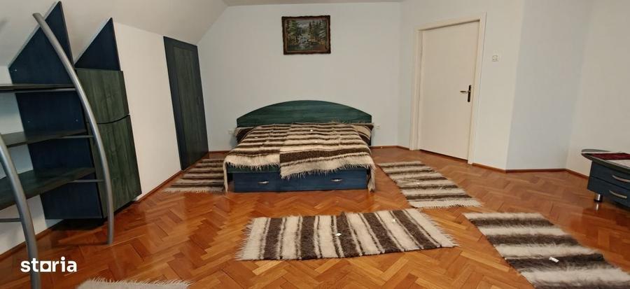 Casă cu 4 camere în Luna