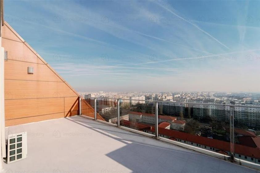 Penthouse cu 3 camere decomandat, mobilat în Dristor