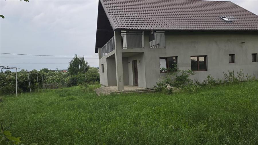 Casă cu 5 camere cu Teren 1483 Mp în Mitocu Dragomirnei