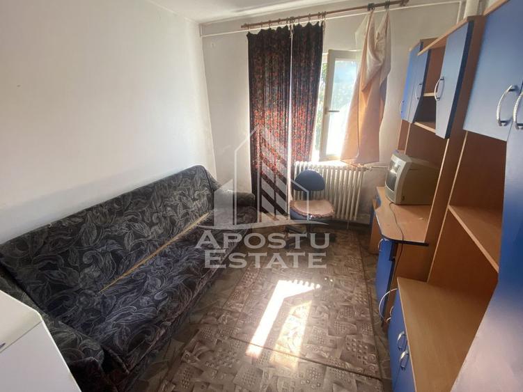 Garsonieră nedecomandată, mobilată în Aradului