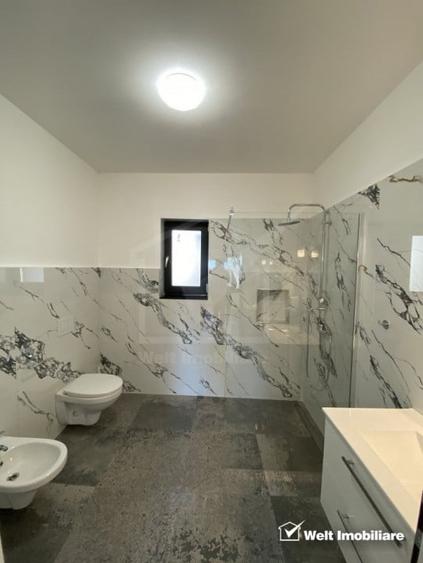 Casă individuală cu 5 camere cu Canalizare în Dezmir
