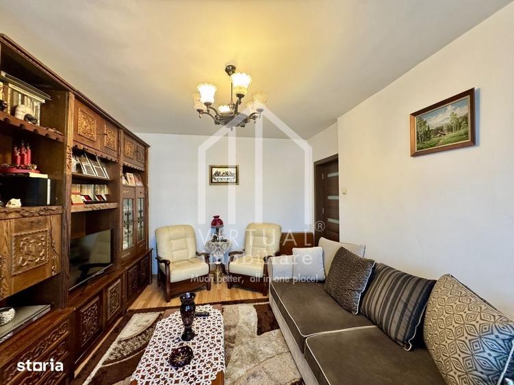 Apartament cu 4 camere decomandat în Est