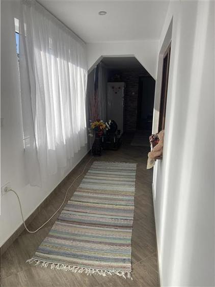 Casă individuală cu 4 camere cu Canalizare în Tătaru