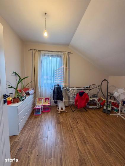 Casă cu 5 camere cu Teren 300 Mp în Sântandrei