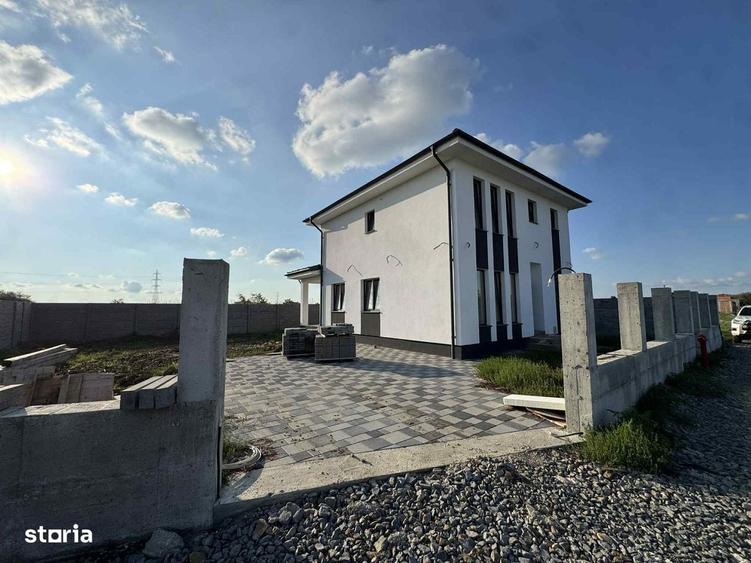 Casă cu 4 camere în Păulești