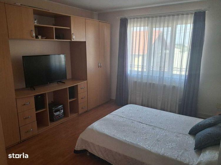 Casă cu 4 camere cu Teren 200 Mp în Bradu
