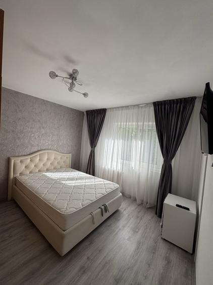 Apartament cu 3 camere decomandat în Uverturii