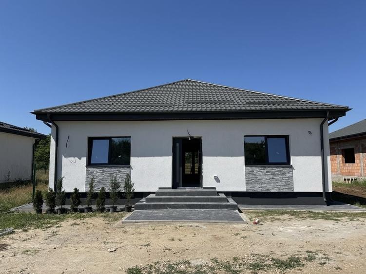 Casă cu 4 camere în Crevedia