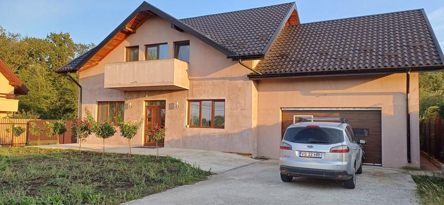 Casă cu 4 camere în Lunca