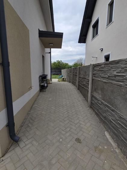 Duplex cu 4 camere cu Canalizare în Moșnița Nouă