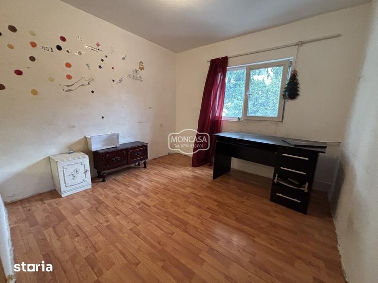 Apartament cu 4 camere decomandat în Central