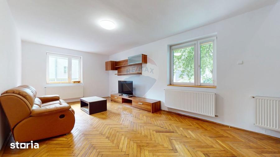 Apartament cu 4 camere, mobilat în Central