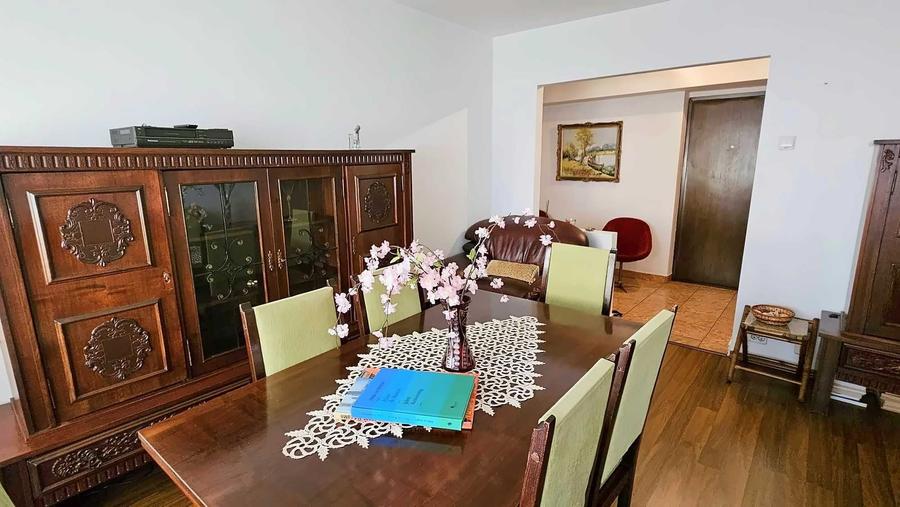 Apartament cu 3 camere decomandat în Colentina