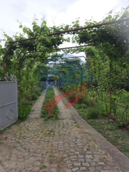 Casă individuală cu 5 camere cu Canalizare în Central