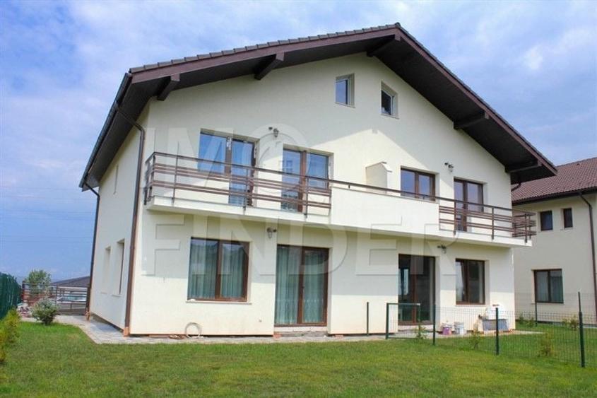 Duplex cu 5 camere cu Canalizare în Europa