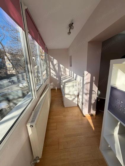 Apartament cu 3 camere semidecomandat în Girocului