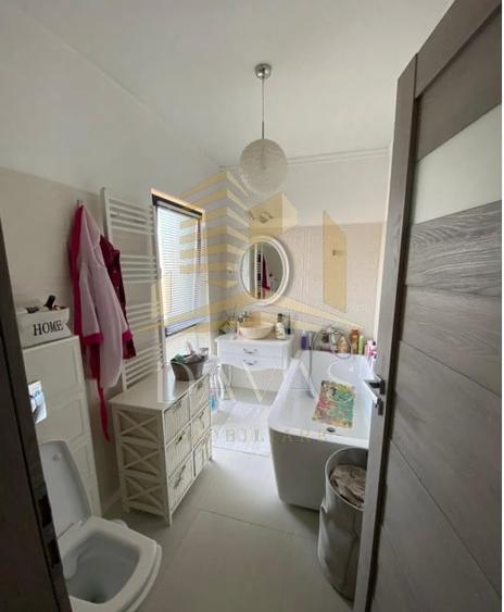 Casă cu 4 camere cu Canalizare în Dâmbul Rotund