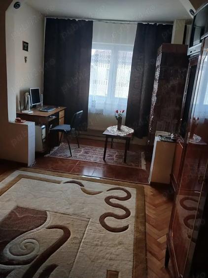 Apartament cu 4 camere semidecomandat în Beclean