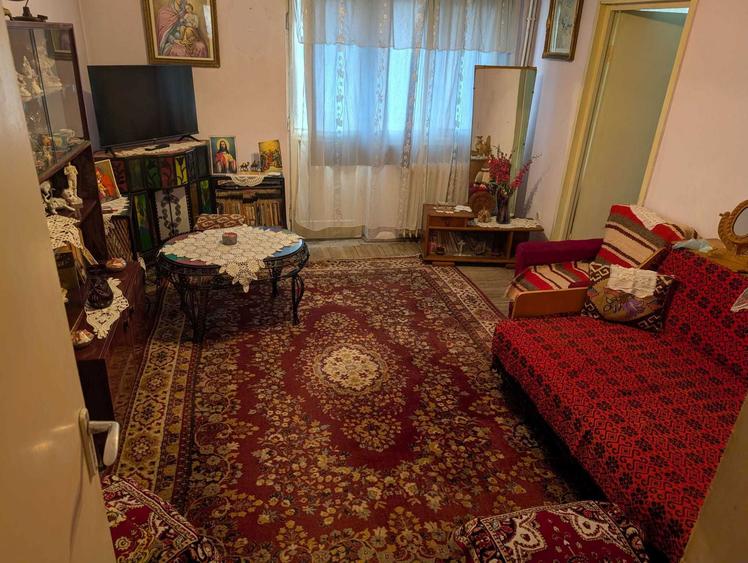 Apartament cu 2 camere semidecomandat în Traian
