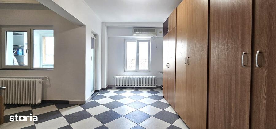 Apartament cu 3 camere, mobilat în Decebal