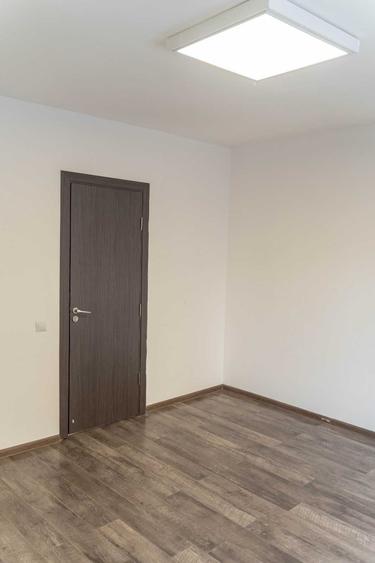 Apartament cu 4 camere decomandat în Noua