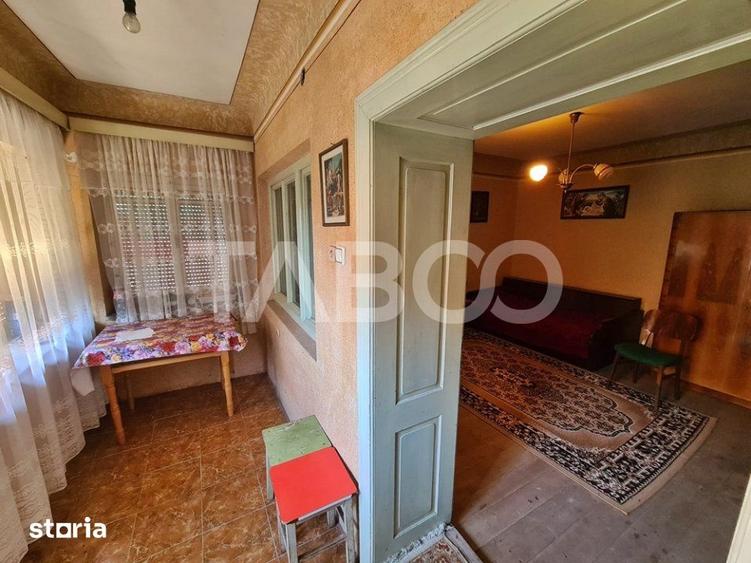 Casă cu 5 camere cu Teren 1400 Mp în Cut