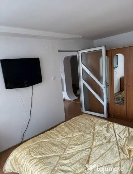 Apartament cu 3 camere semidecomandat în Ultracentral