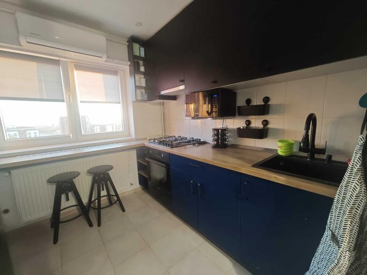 Apartament cu 3 camere semidecomandat în Cățelu