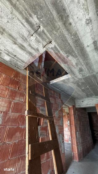 Casă cu 6 camere cu Teren 1000 Mp în Costâna